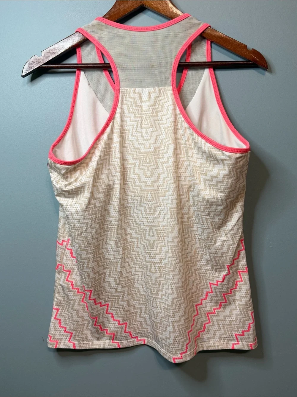 Lucky in Love Chevron Athletic Tank Top Large 12 White Pink Racerback